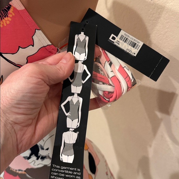 NWT DKNY one piece swimsuit size 8 underwire shoulder tie - Picture 3 of 4